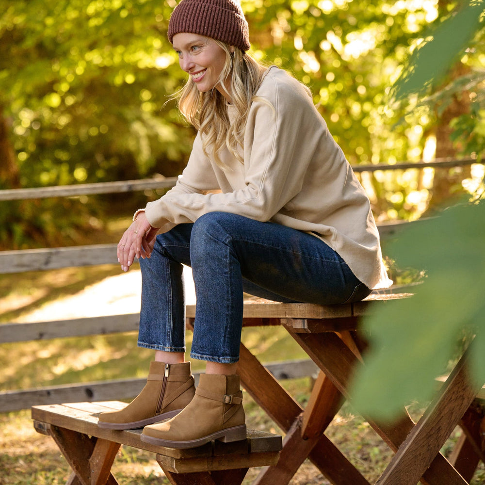 Compass Buckle Metatarsal - Tan Nubuck