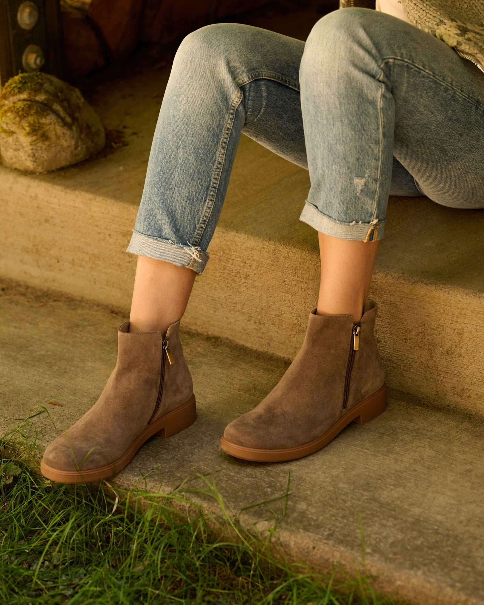 Compass Zip - Dark Taupe