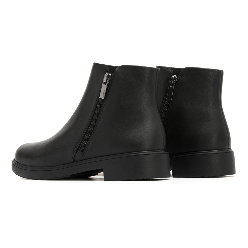 Compass Zip - Black Leather