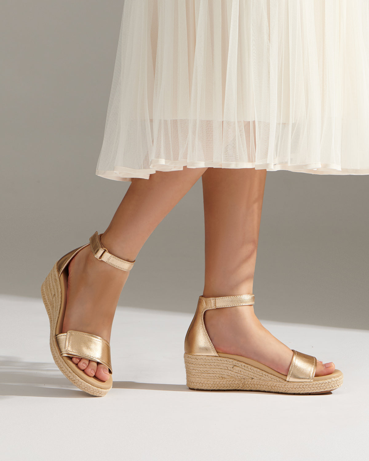 Riviera Ankle Sandal - Light Gold Leather